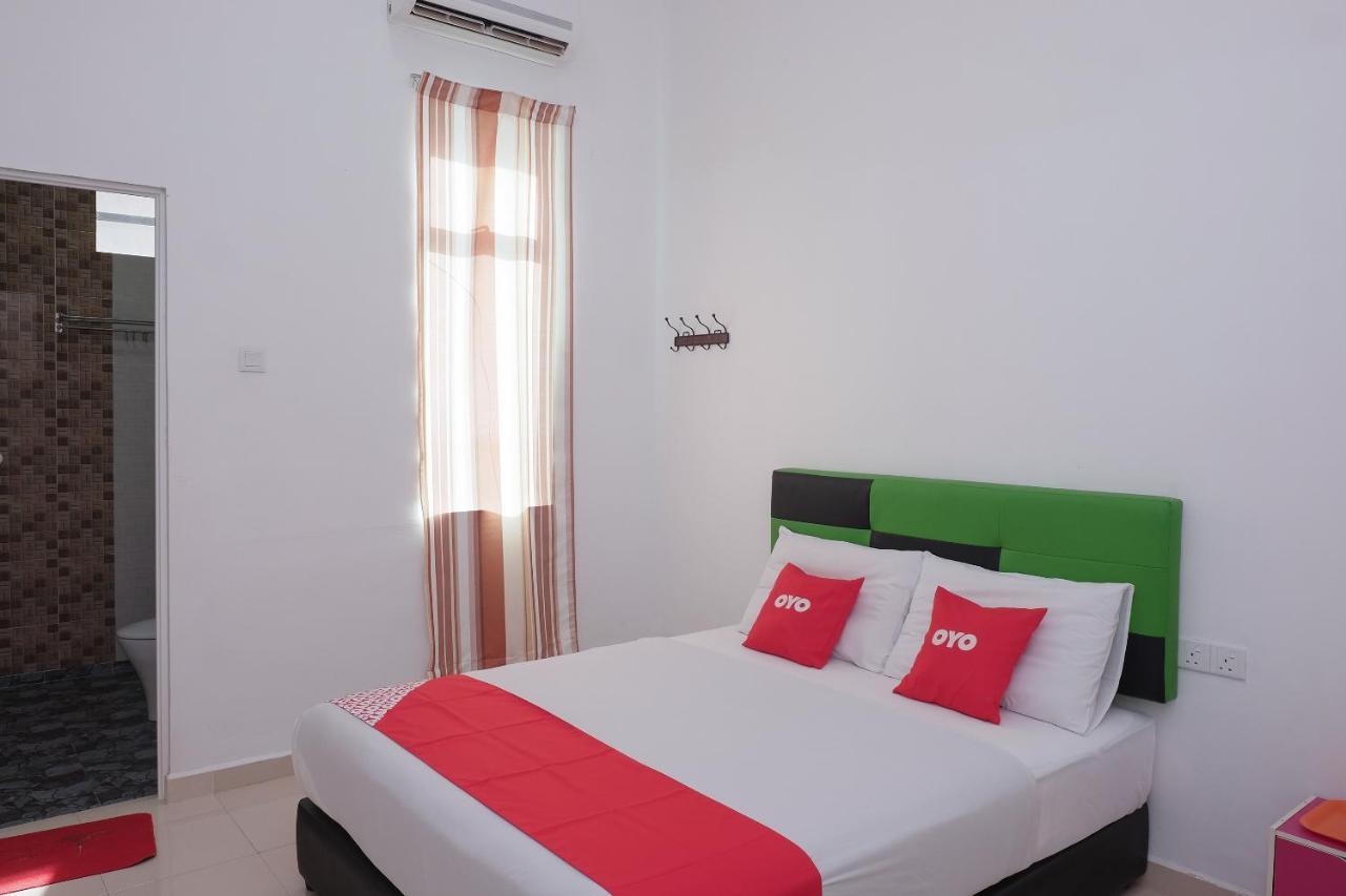 Oyo 90005 Dc Villa Guest House Kuala Rompin Exterior foto